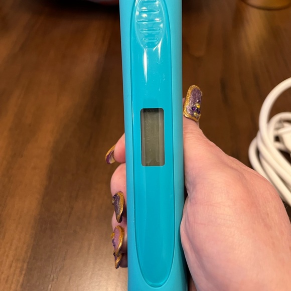 MORCCANOIL TITANIUM FLAT IRON LIKE NEW. TOP OF THE LINE🙌🏼

WANT IT? Make offer - Picture 3 of 7